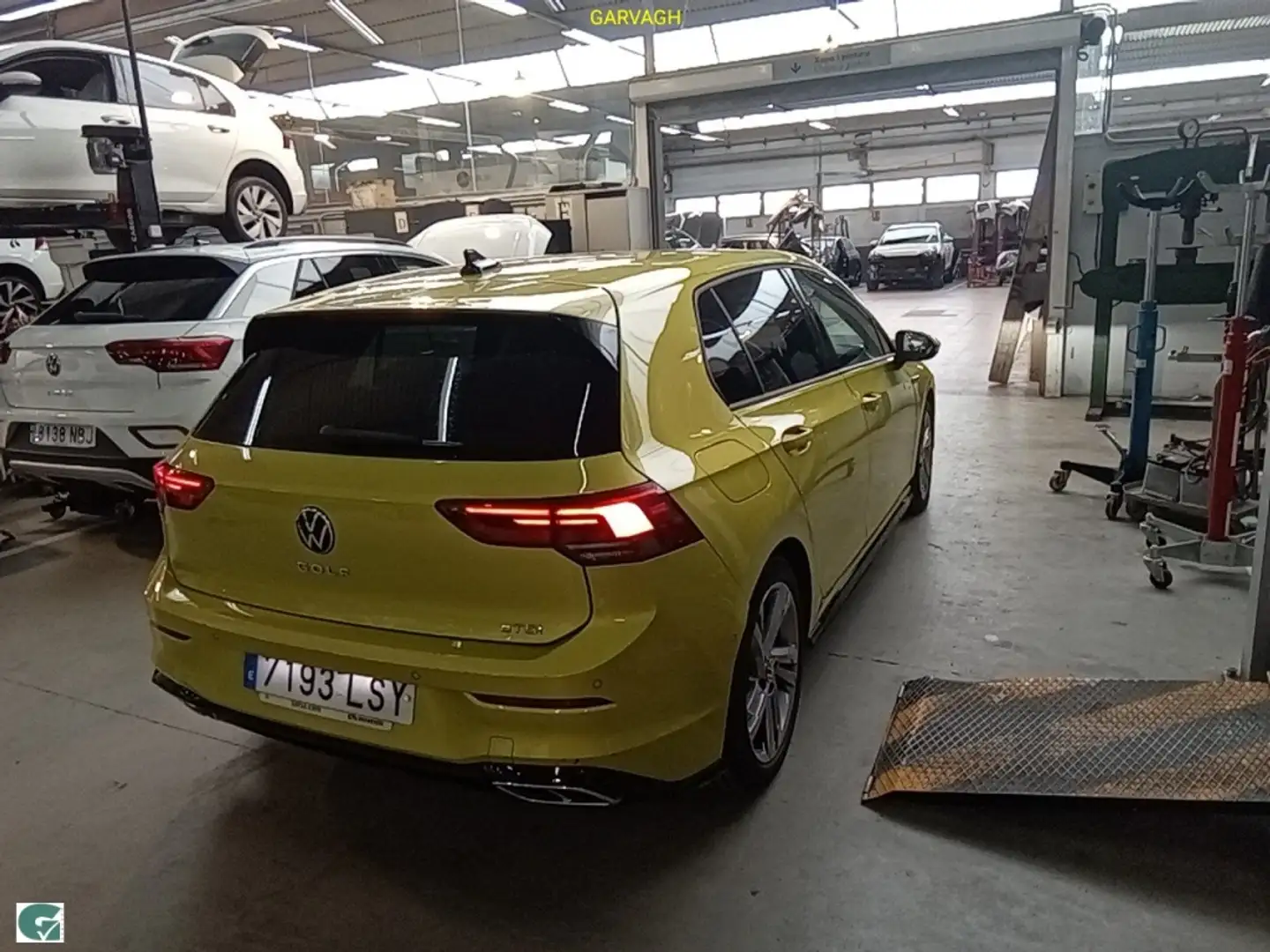 Volkswagen Golf 1.5 eTSI R-Line DSG 110kW Amarillo - 2