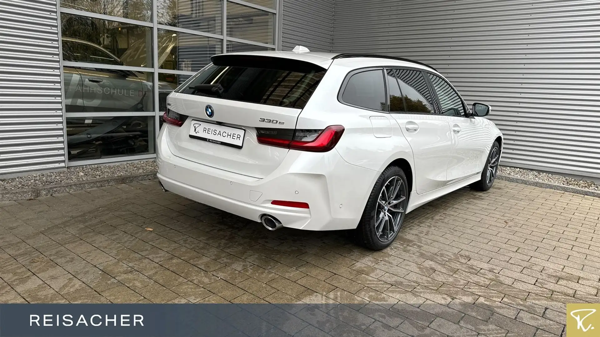 BMW 330 e A xDrive Tou AHK,DAProf,Autom Білий - 2