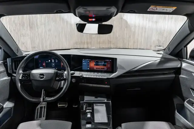 Opel Astra view 12