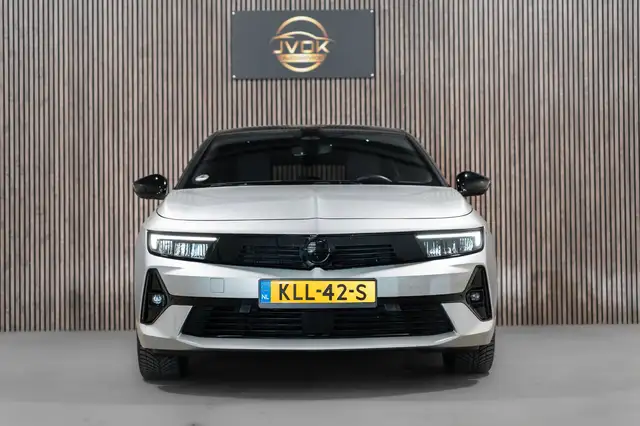 Opel Astra view 4