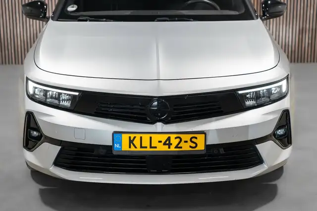 Opel Astra view 5