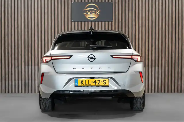 Opel Astra view 10