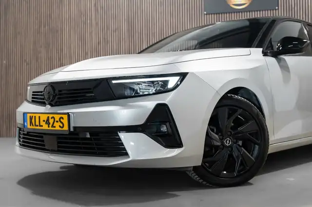 Opel Astra view 2