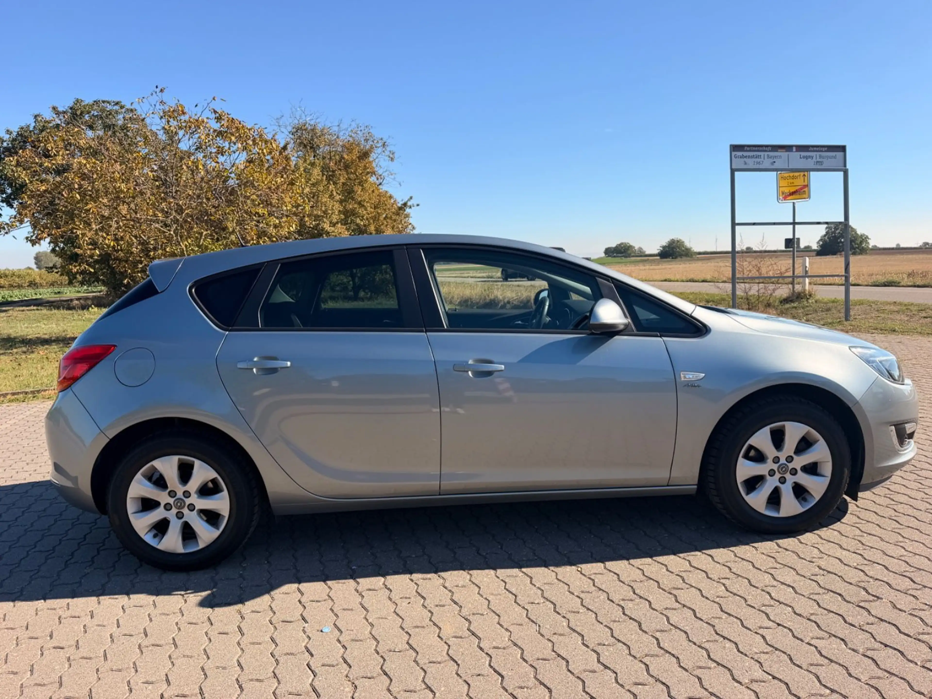 Opel Astra J 1.4 16V Active — photo 4