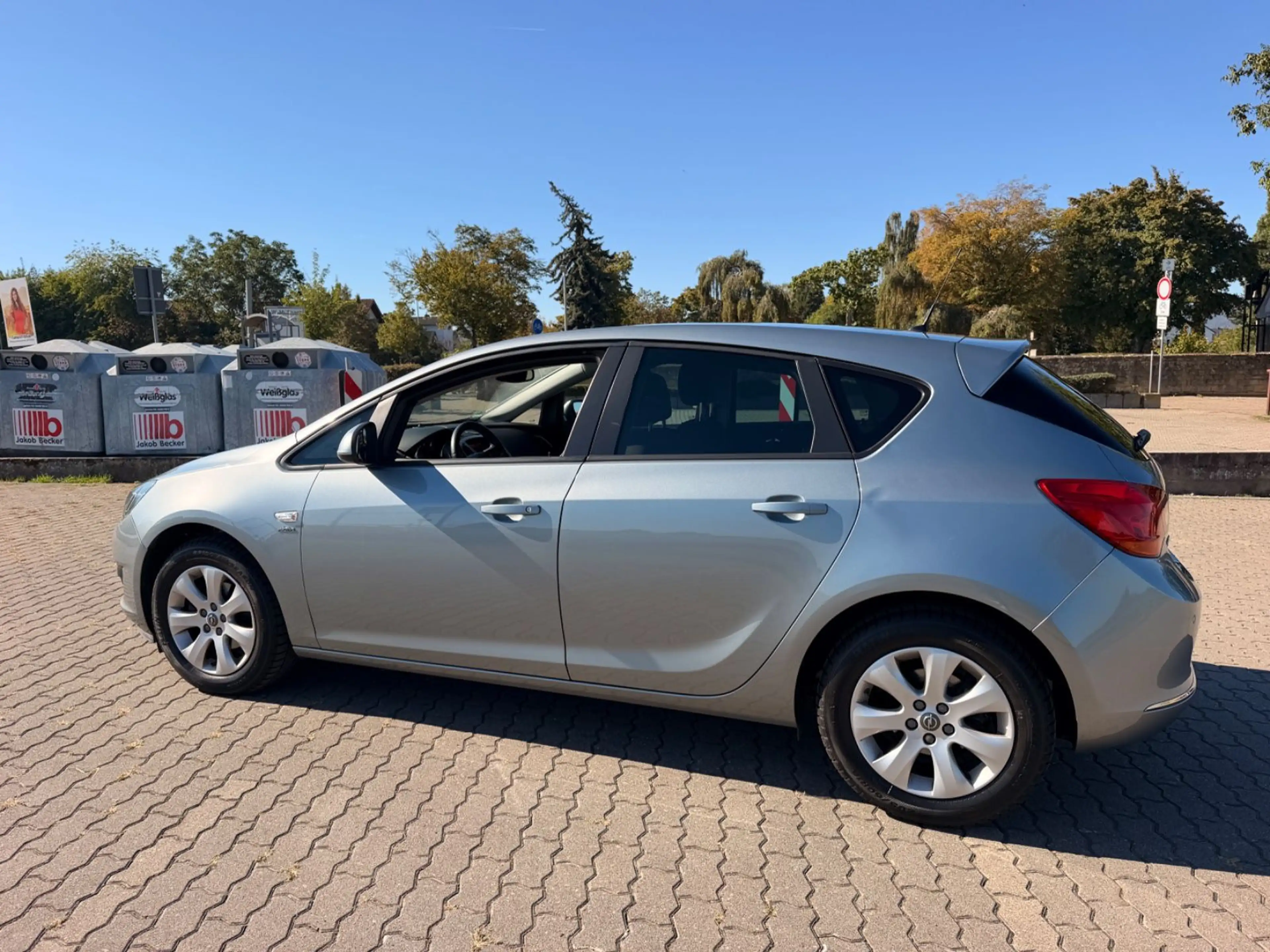 Opel Astra J 1.4 16V Active — photo 8