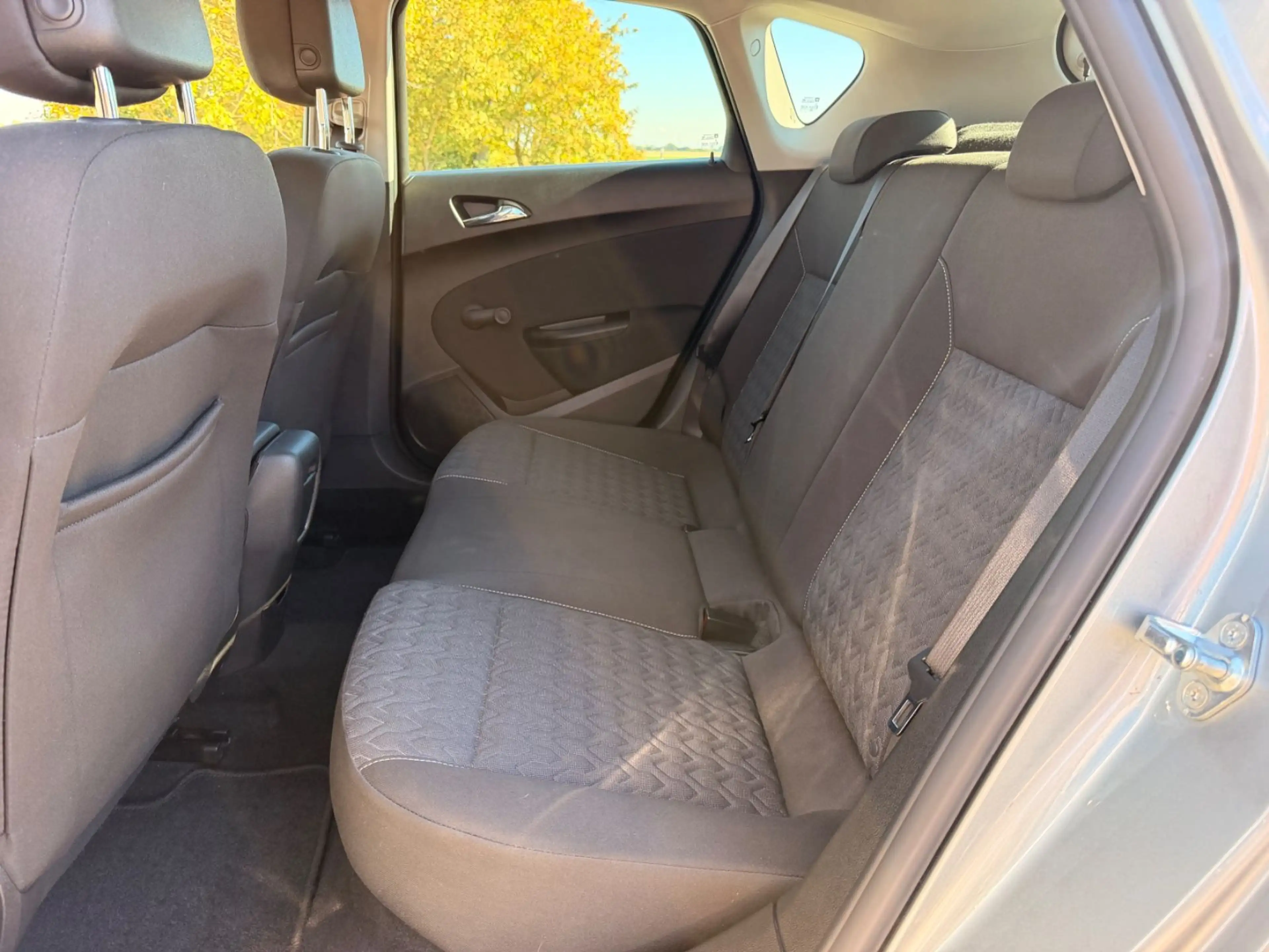 Opel Astra J 1.4 16V Active — photo 11