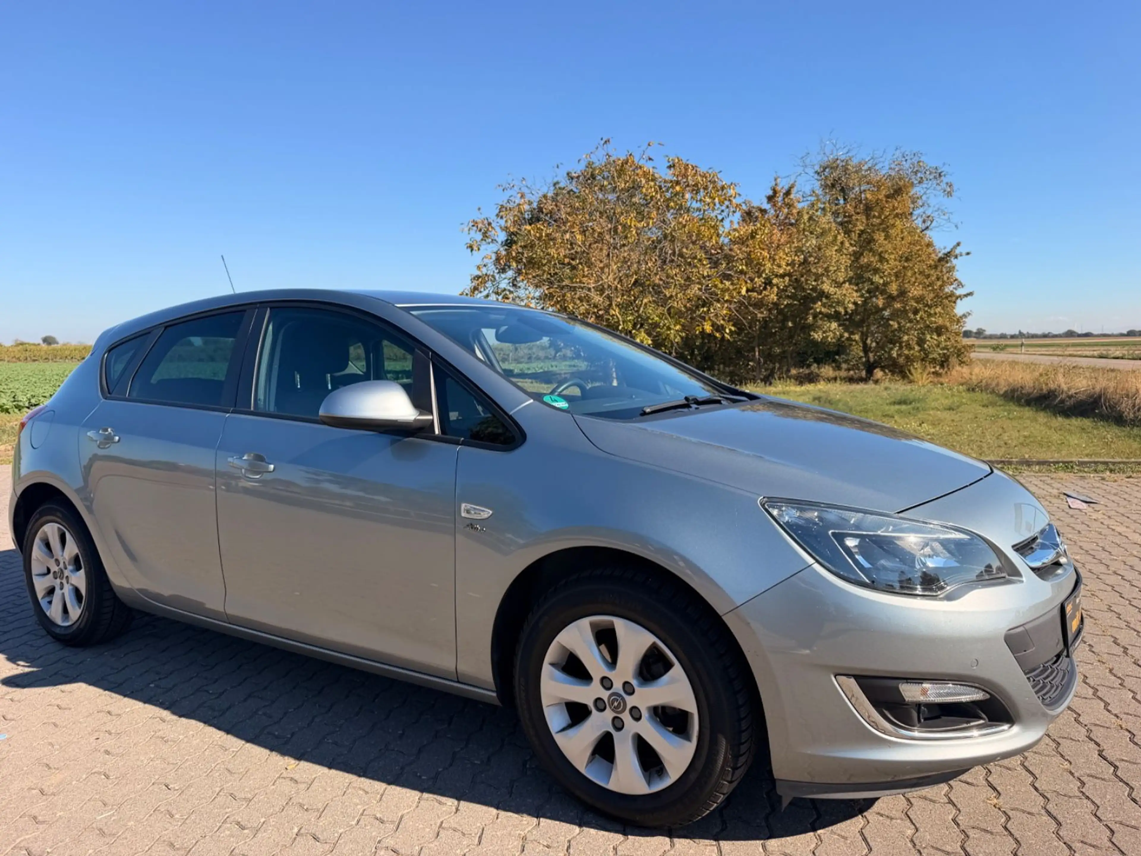 Opel Astra J 1.4 16V Active — photo 3