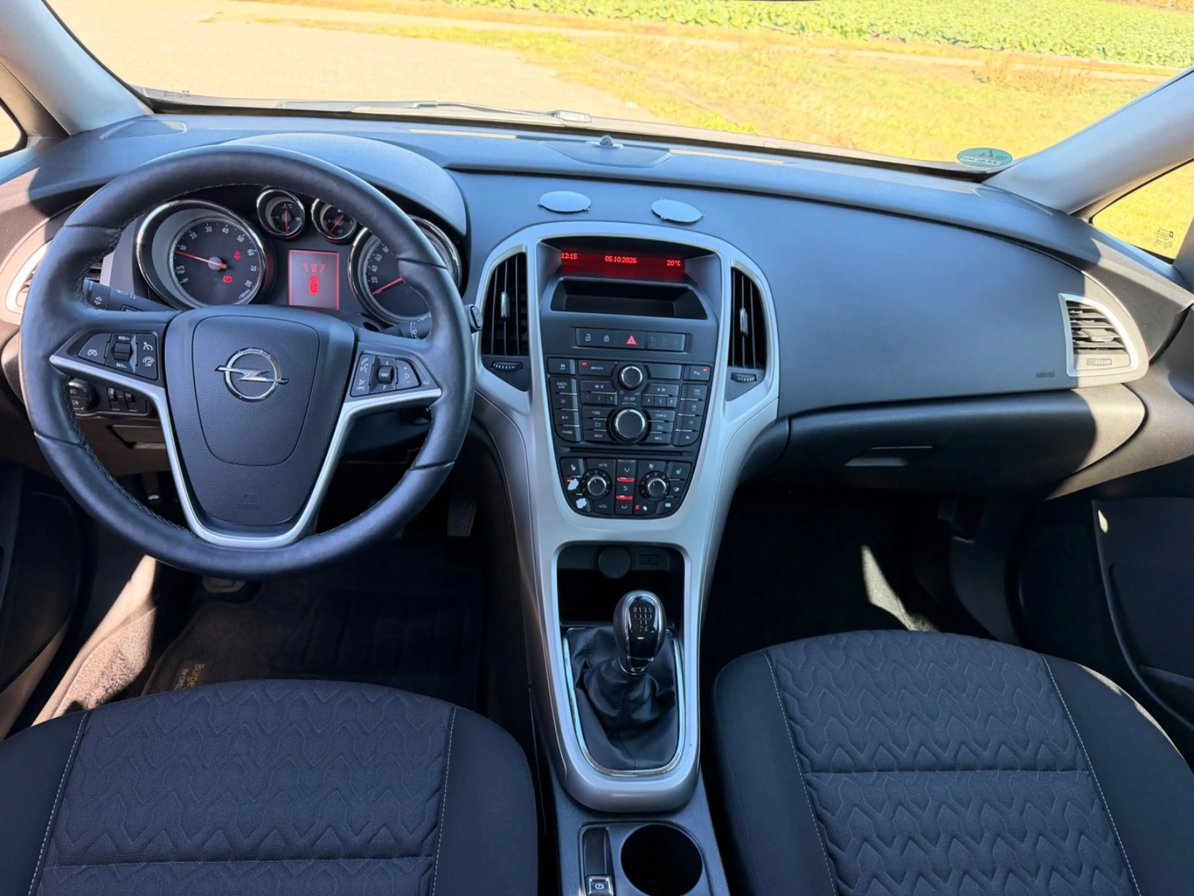 Opel Astra J 1.4 16V Active — photo 13