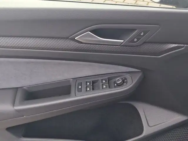 Volkswagen Golf view 8
