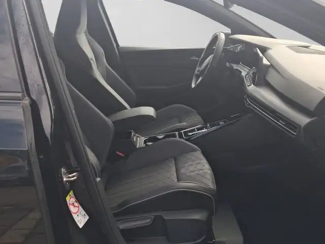 Volkswagen Golf view 4