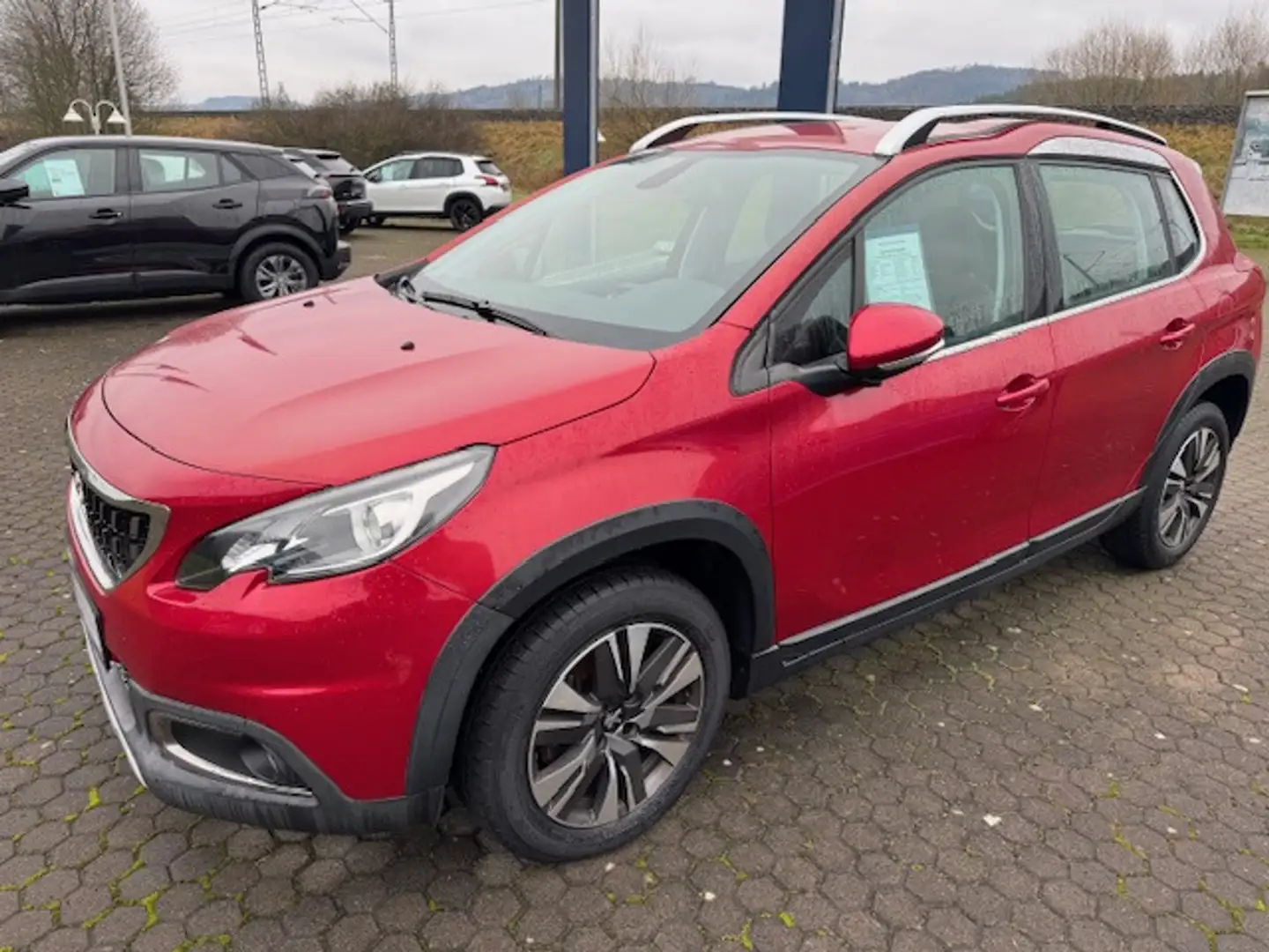Peugeot 2008 Allure PT130 Rot - 1