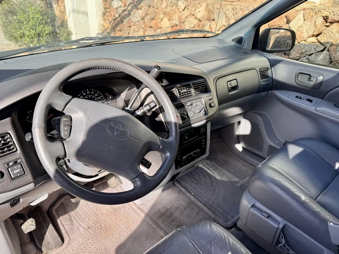 Toyota Sienna XLE Grau - 2