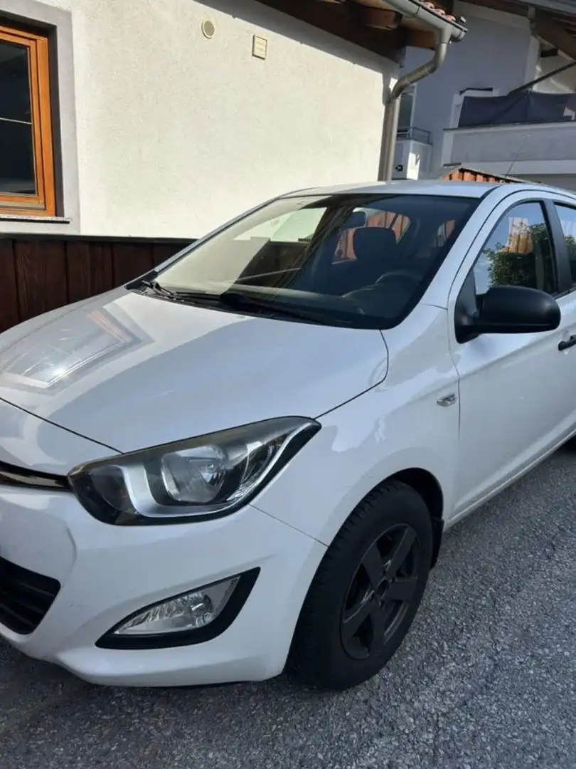 Hyundai i20 1,25 Weiß - 1