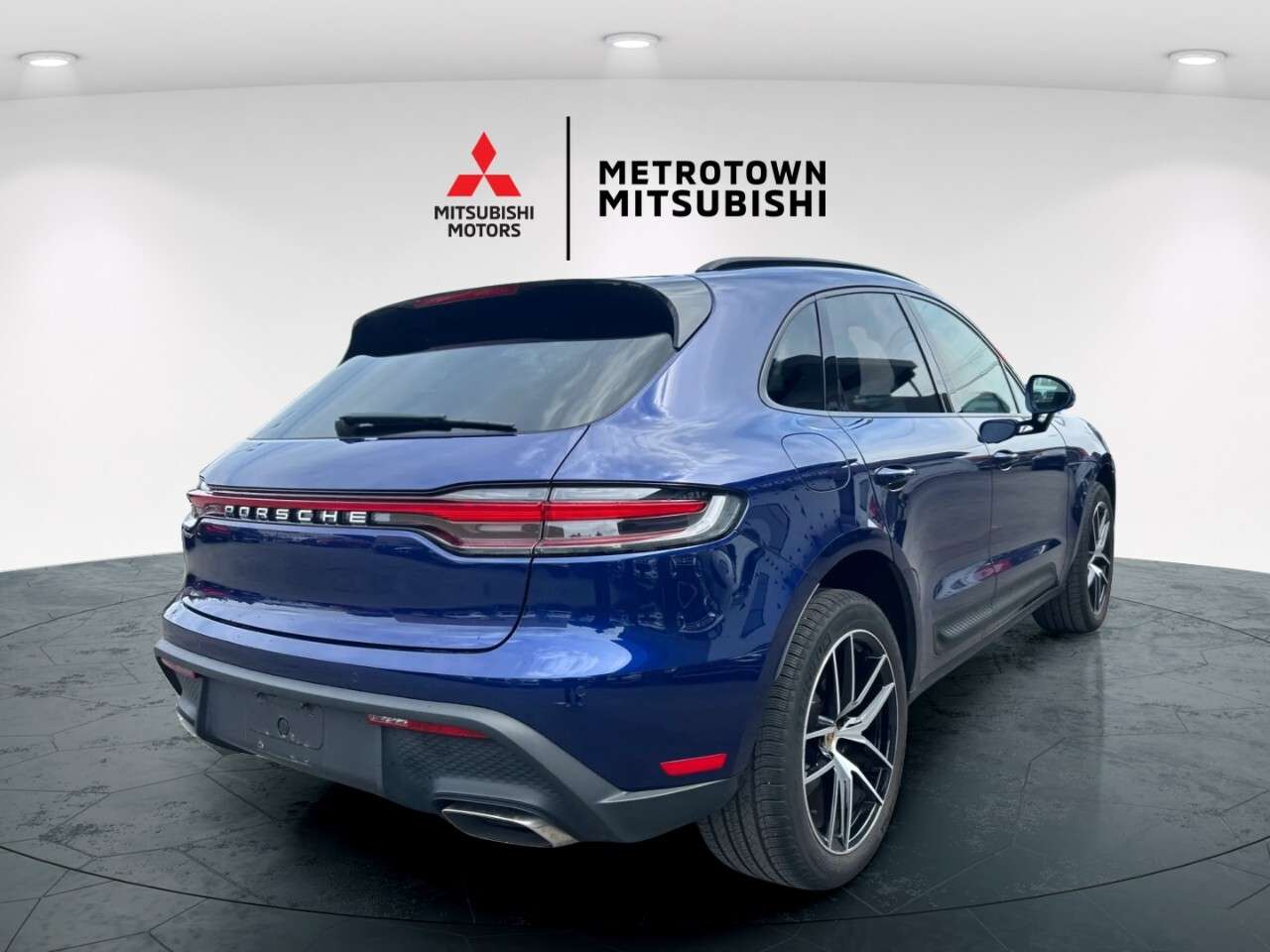 2022 Porsche Macan AWD alt 5