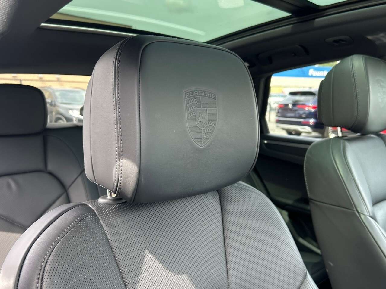 2022 Porsche Macan AWD thumb 19