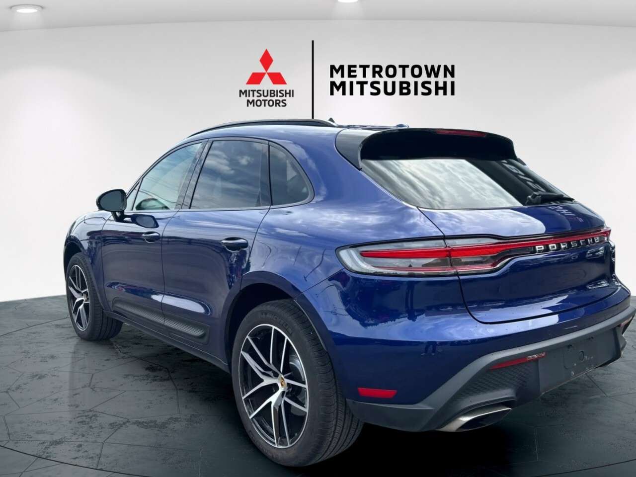 2022 Porsche Macan AWD thumb 7