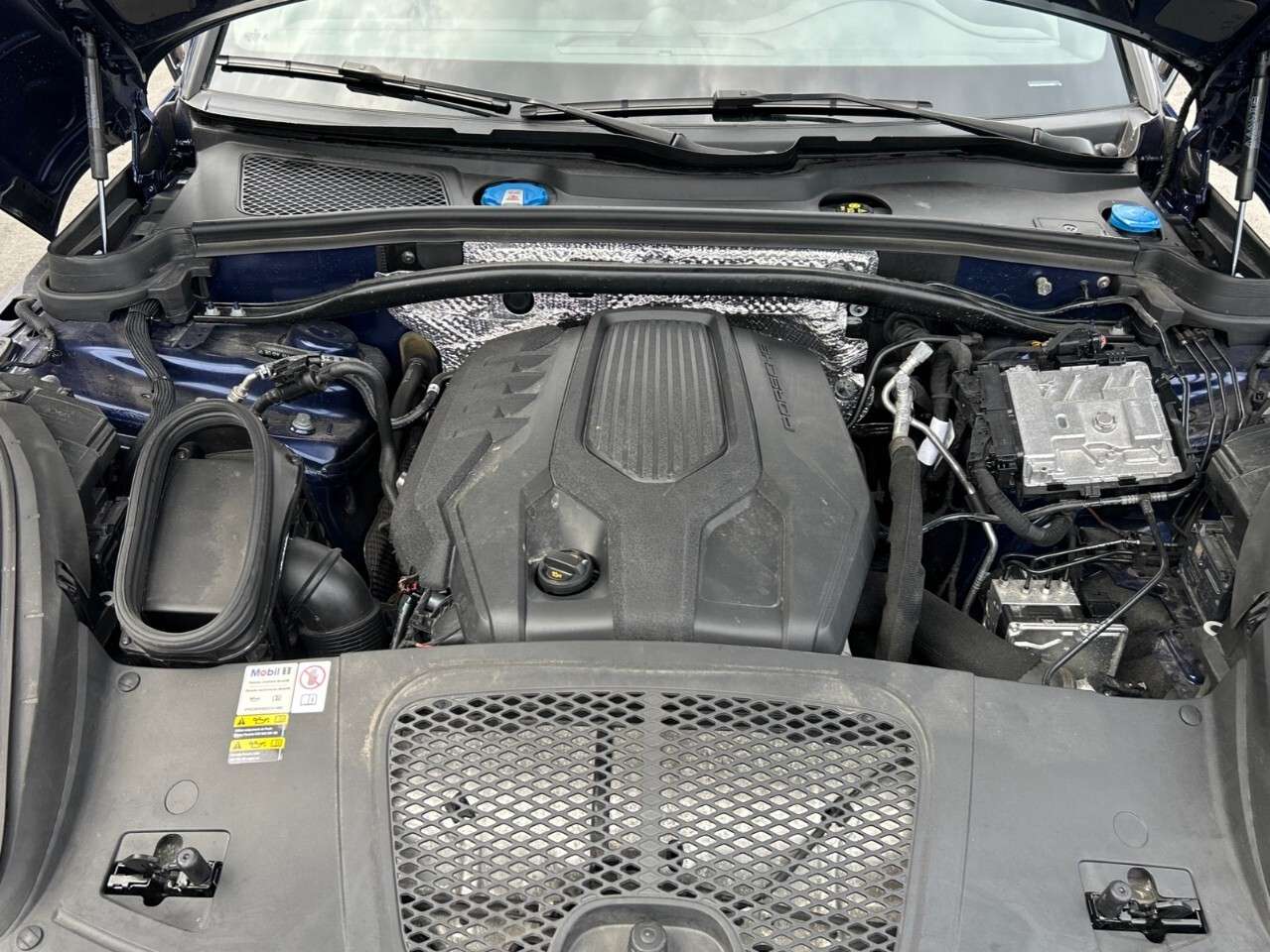 2022 Porsche Macan AWD thumb 9