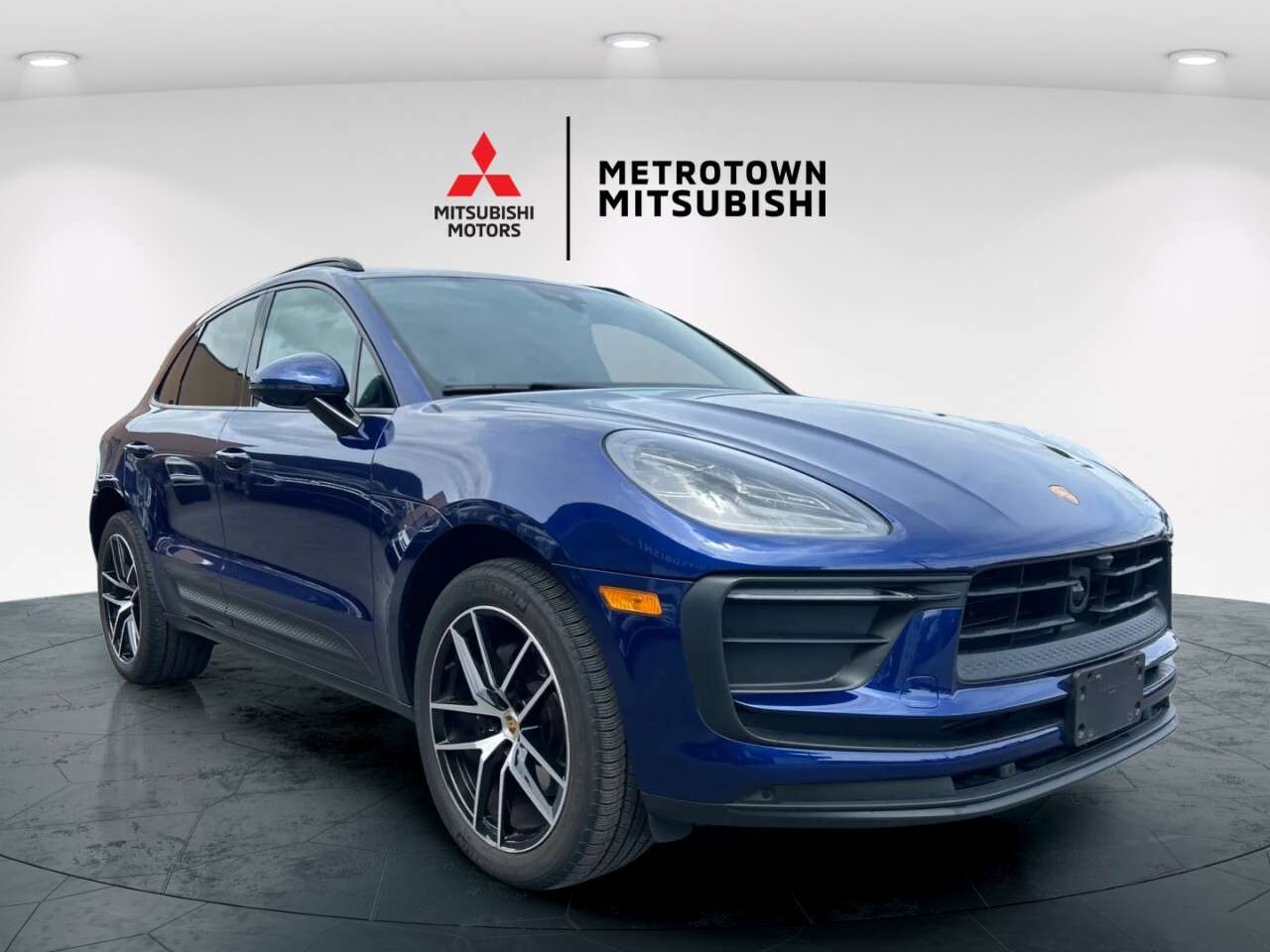 2022 Porsche Macan AWD alt 3