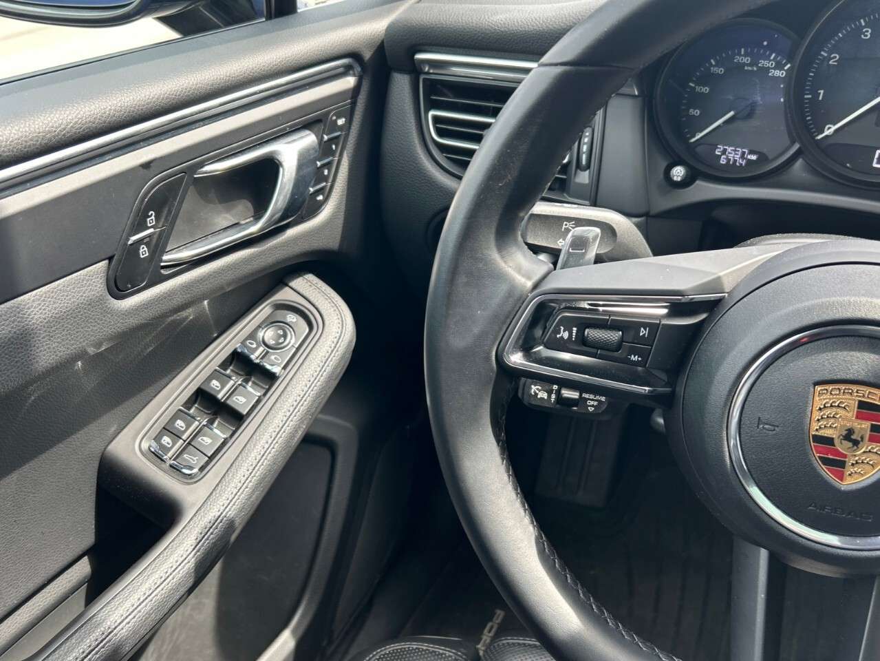 2022 Porsche Macan AWD thumb 16