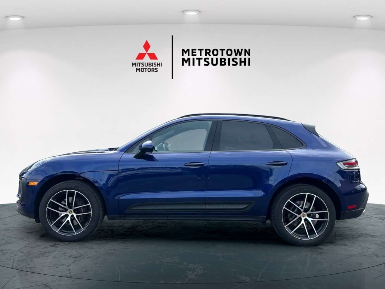 2022 Porsche Macan AWD alt 4
