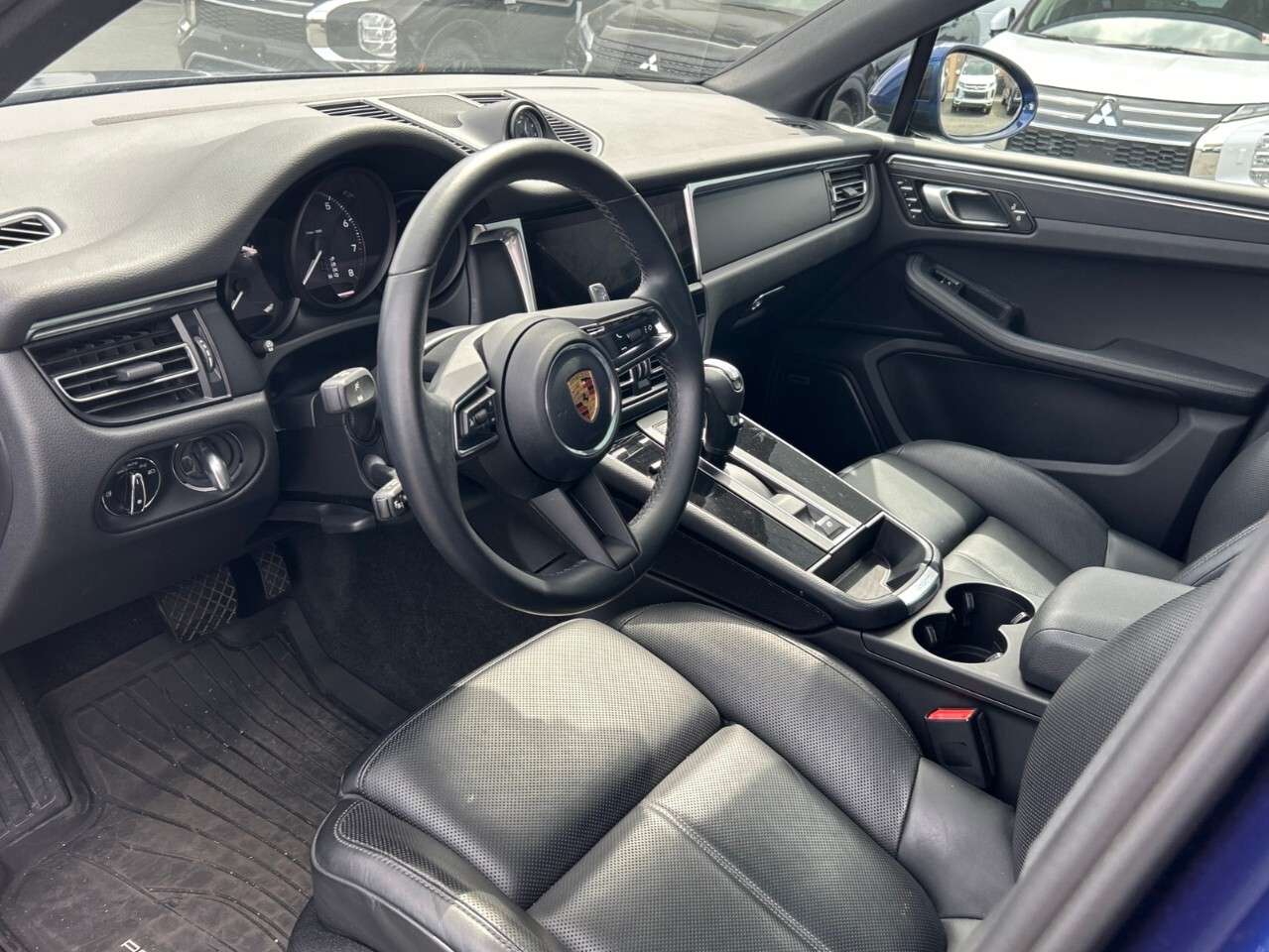 2022 Porsche Macan AWD thumb 14