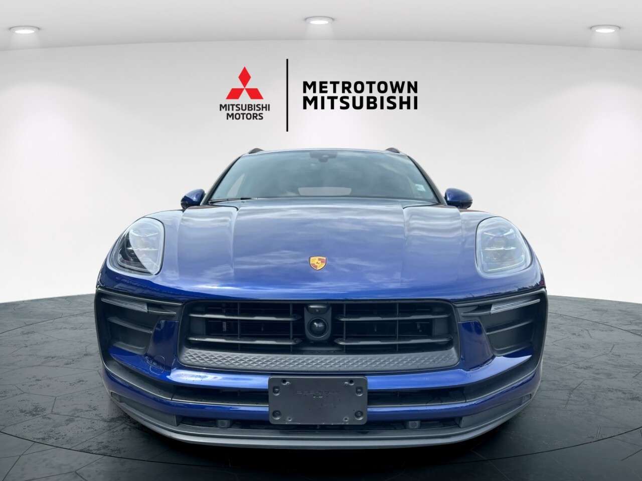 2022 Porsche Macan AWD alt 2