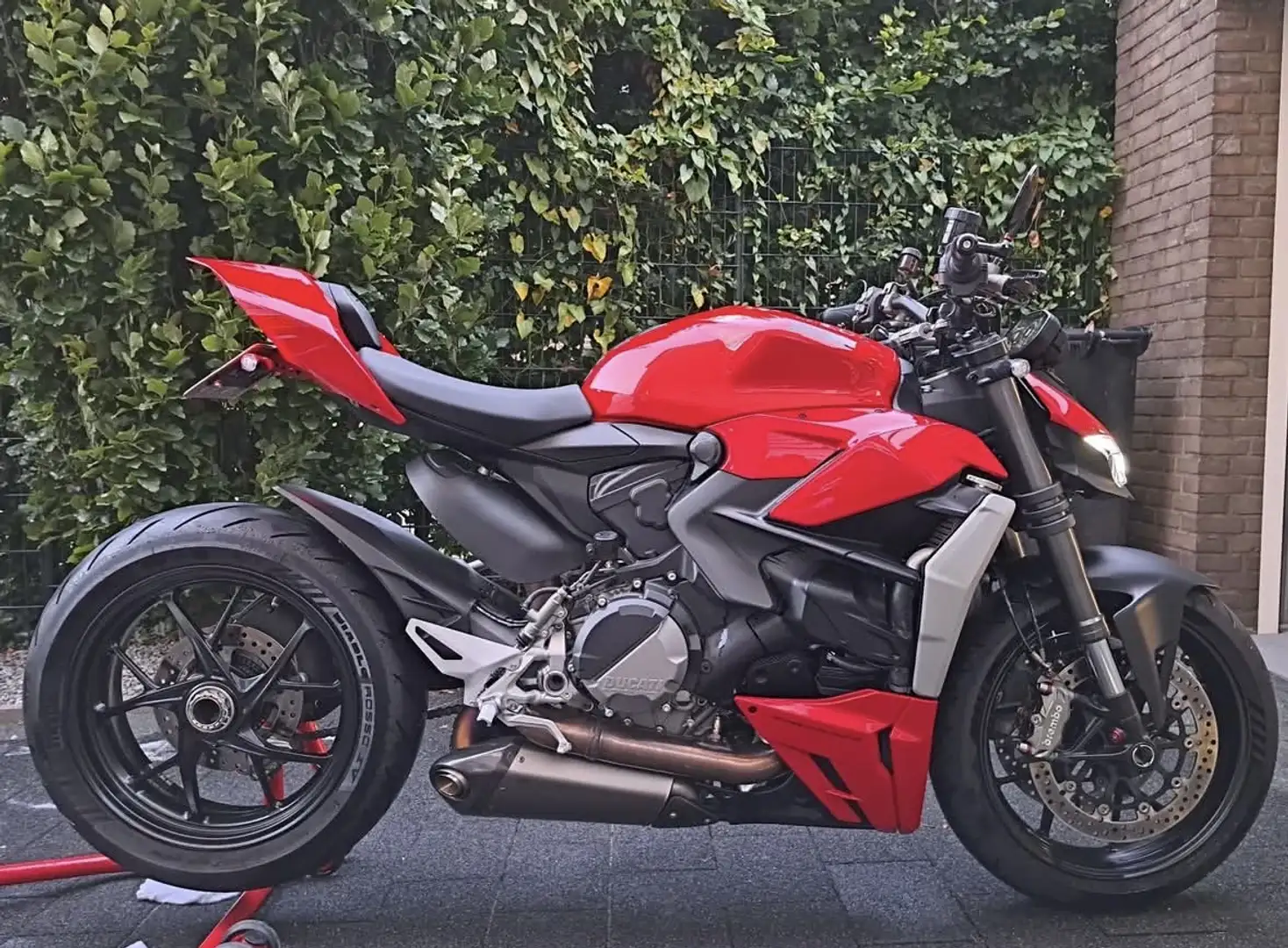 Ducati Streetfighter Z.G.A.N. Streetfighter V2 met Akrapovic uitlaat! Rood - 1