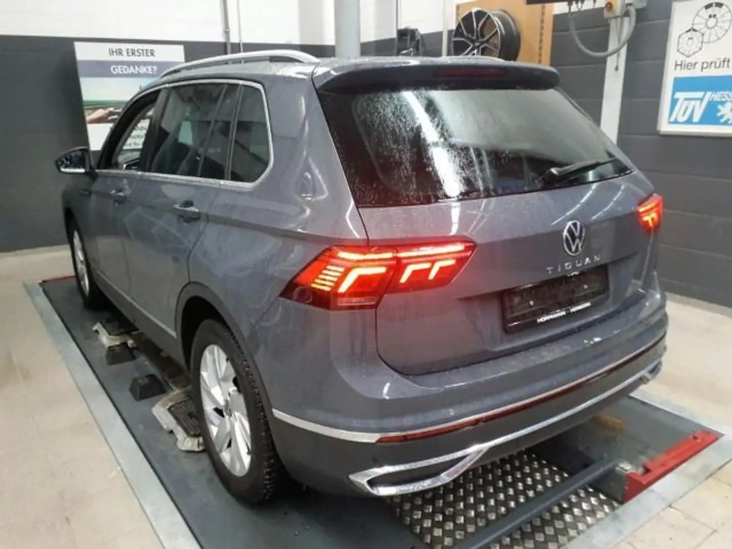 Volkswagen Tiguan nza 2.0 TDI Elegance Pano Matrix-LED Kame Grau - 2