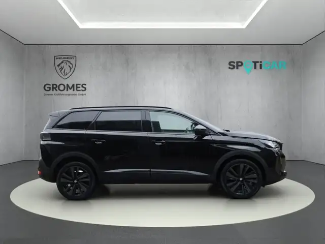 Peugeot 5008 view 2