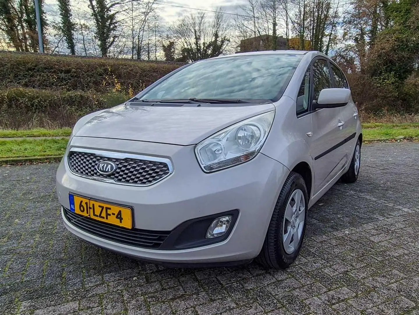 Kia Venga 1.6 CVVT X-tra Argent - 1