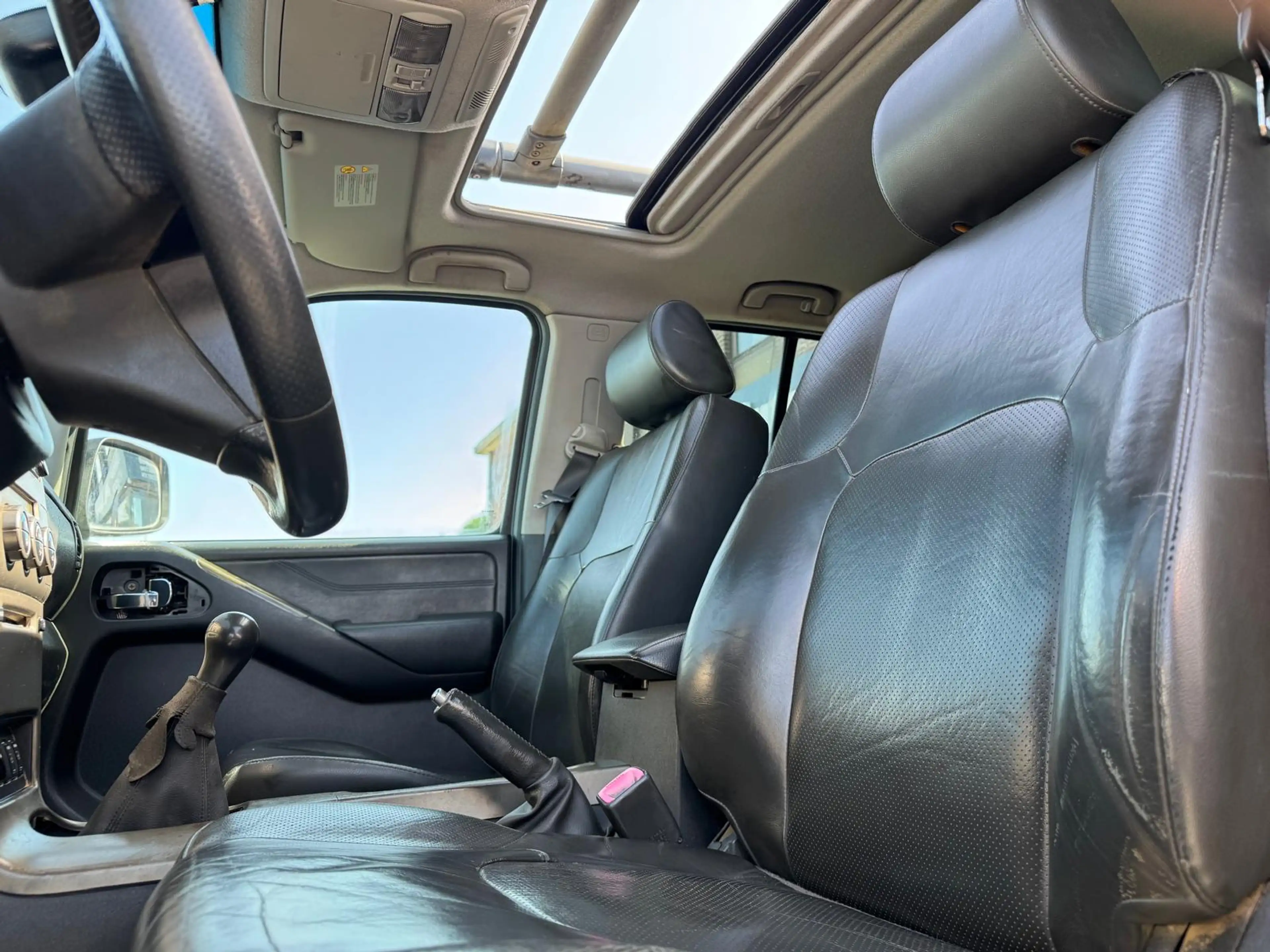 Nissan Navara 2.5 dCi 4x4 Executive — photo 13
