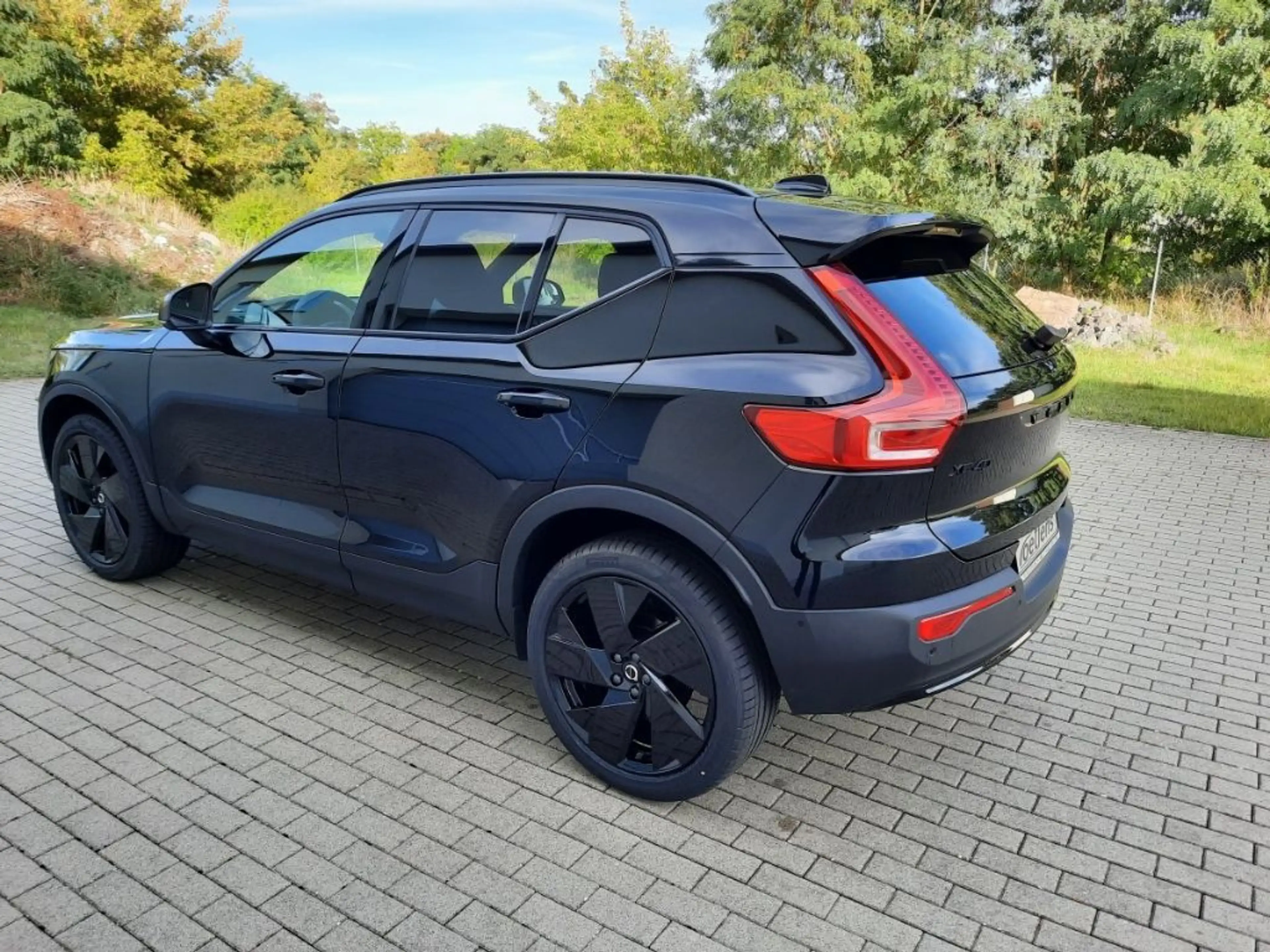 Volvo XC40 B3 Plus Black Edition Pixel-LED Alarmanlage — photo 5