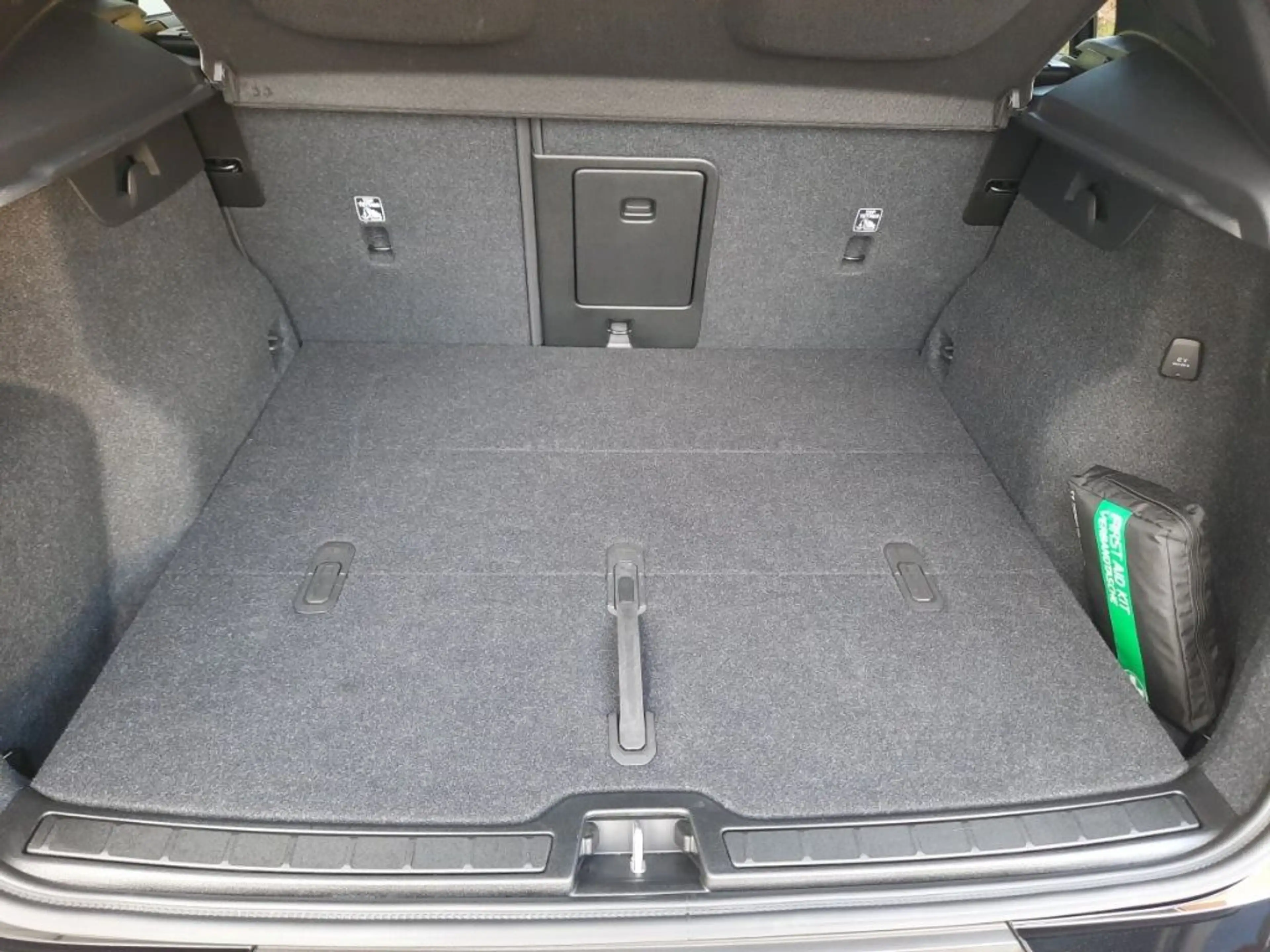 Volvo XC40 B3 Plus Black Edition Pixel-LED Alarmanlage — photo 7