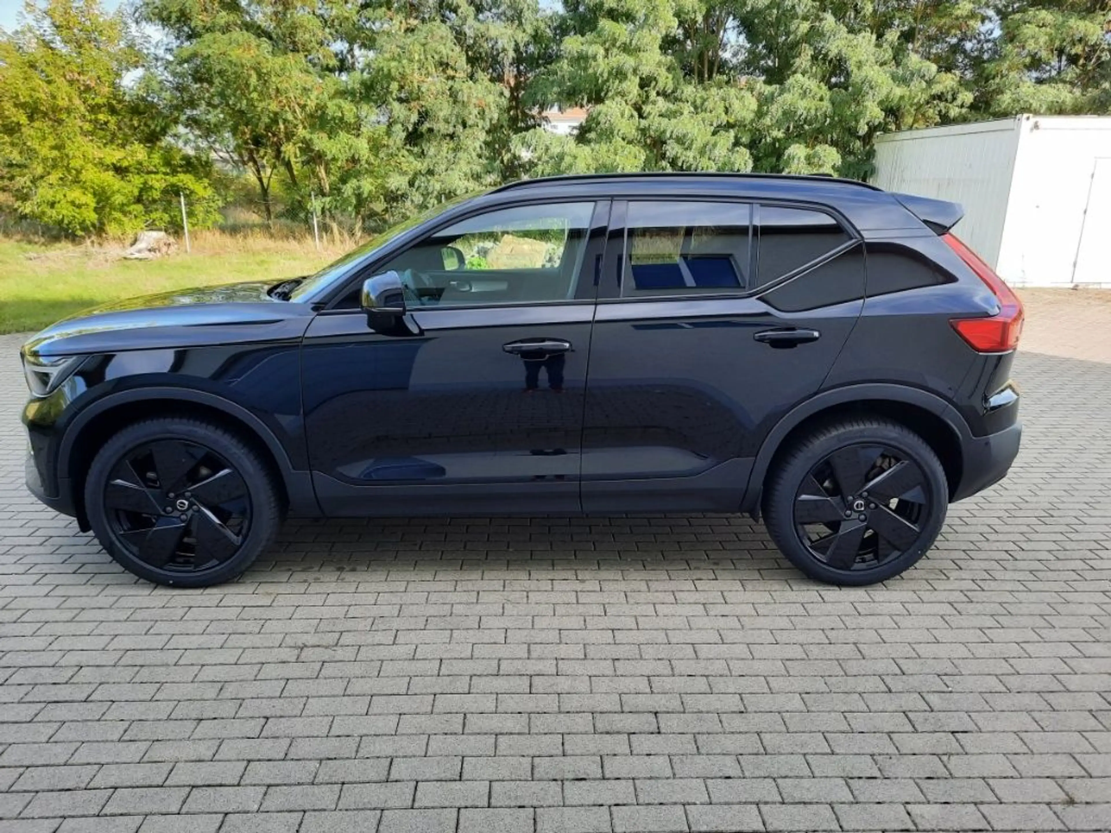 Volvo XC40 B3 Plus Black Edition Pixel-LED Alarmanlage — photo 4
