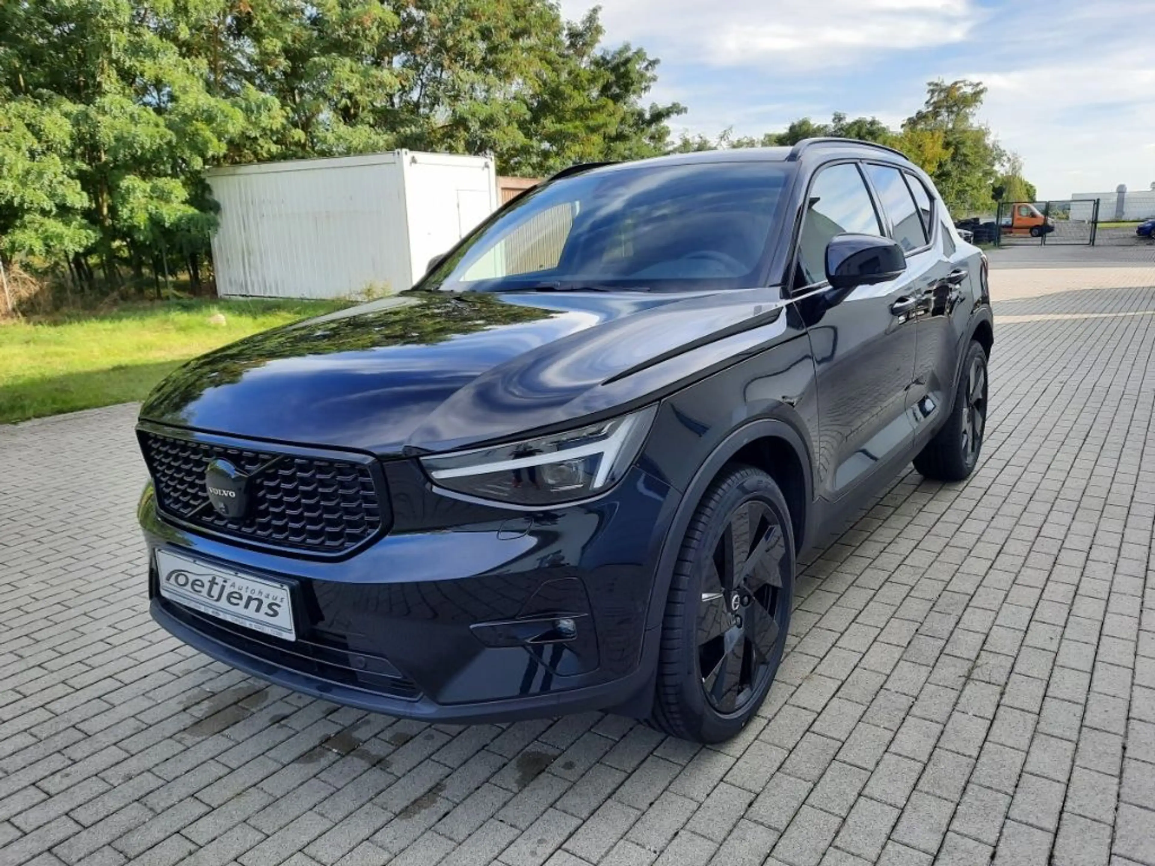 Volvo XC40 B3 Plus Black Edition Pixel-LED Alarmanlage — photo 2
