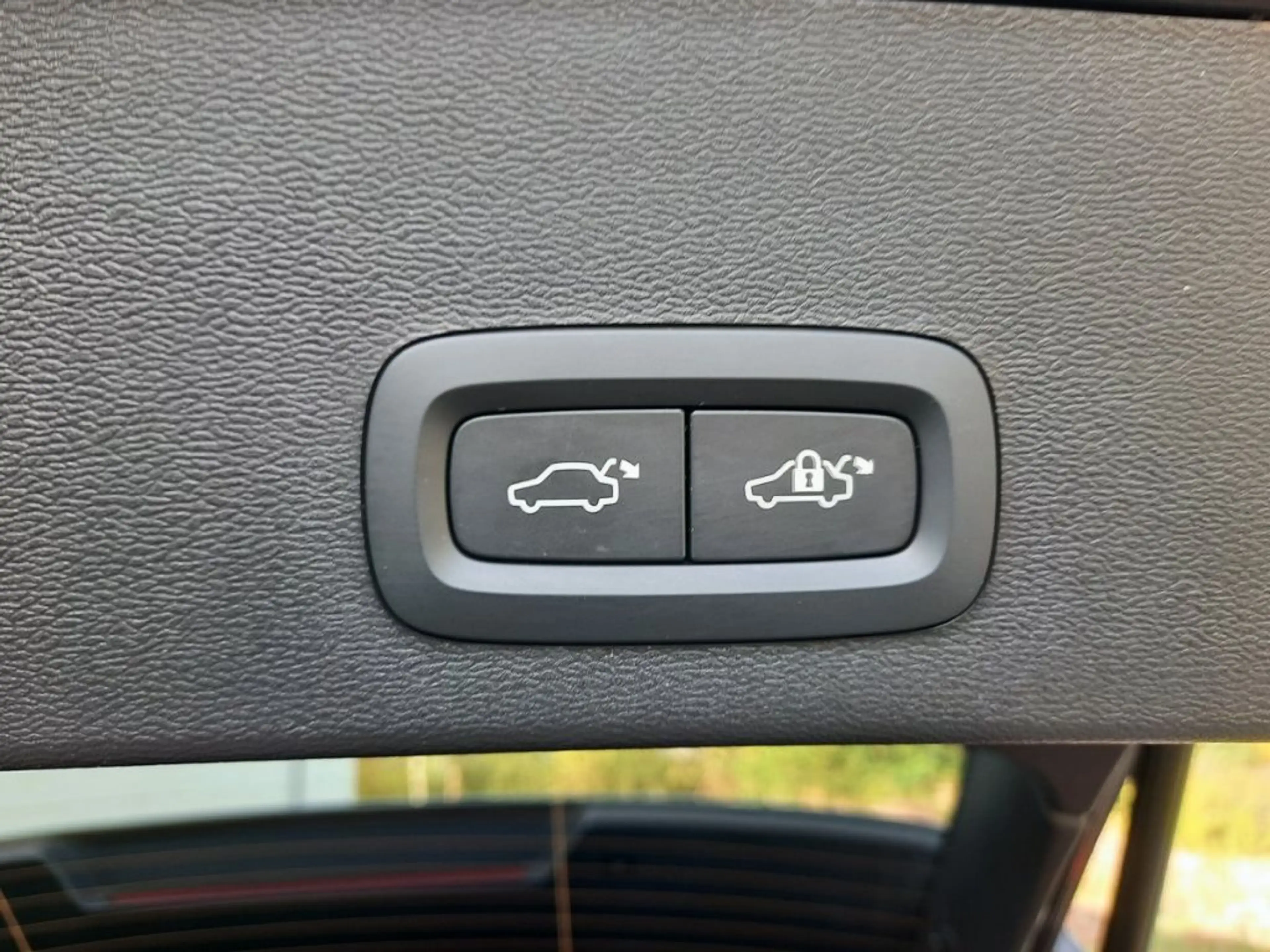 Volvo XC40 B3 Plus Black Edition Pixel-LED Alarmanlage — photo 8