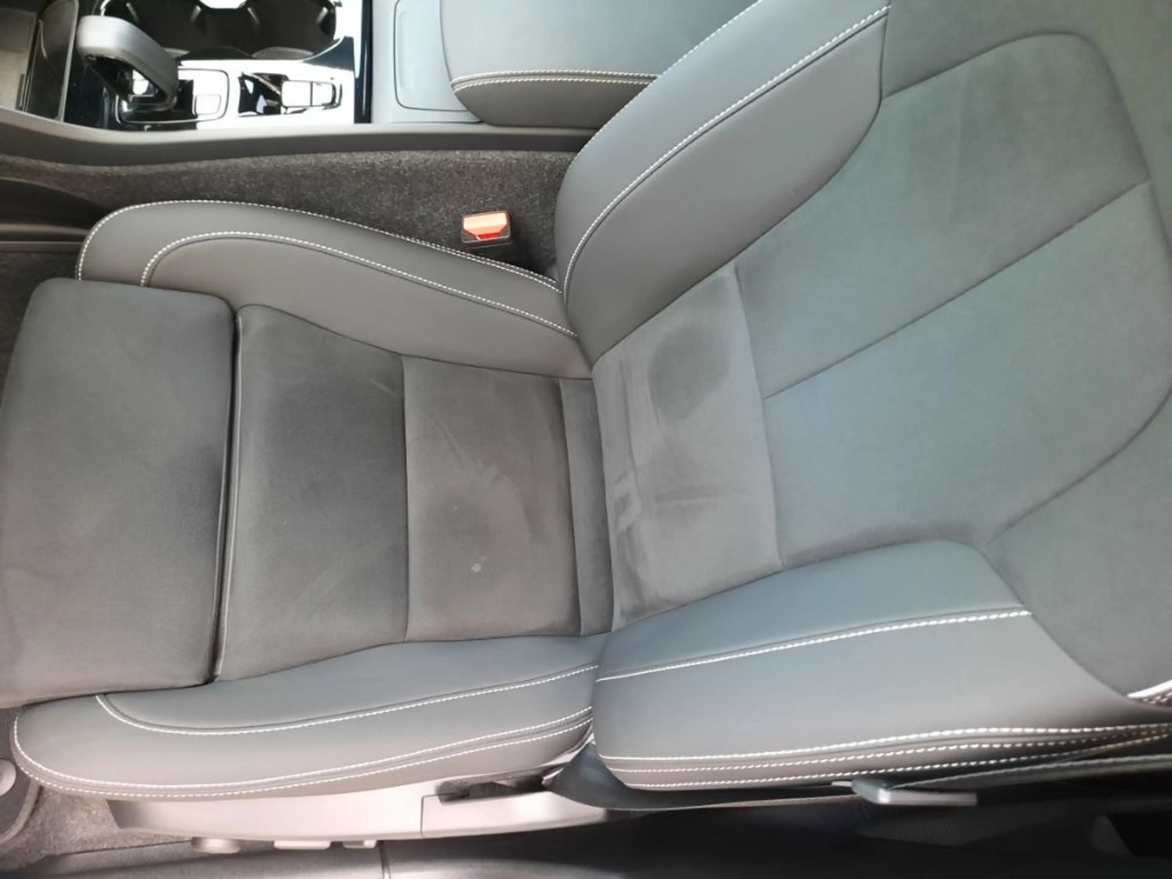 Volvo XC40 B3 Plus Black Edition Pixel-LED Alarmanlage — photo 11