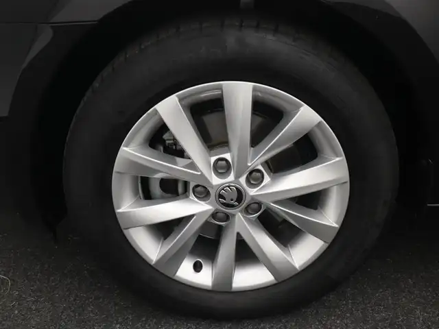 Skoda Octavia view 6