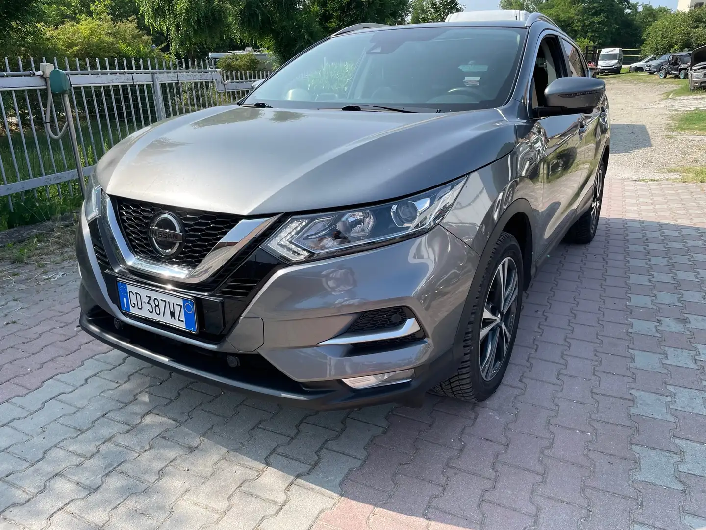Nissan Qashqai Qashqai 1.3 dig-t N-Connecta 140cv Grigio - 1