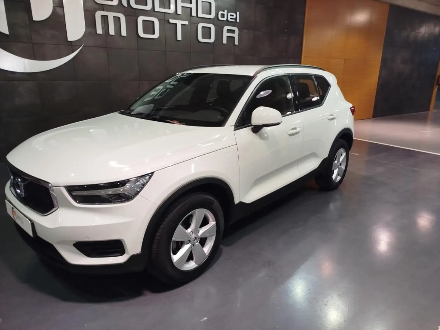 Volvo XC40 D3 Blanc - 2
