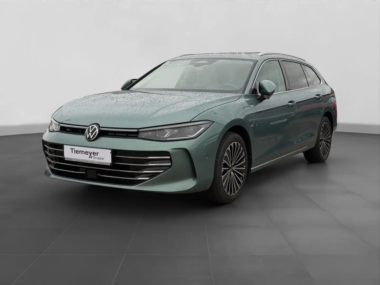 Volkswagen Passat Variant eHybrid BUSINESS UPE70 LM18 PANO Verde - 2