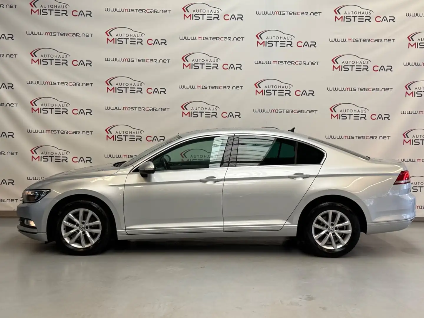 Volkswagen Passat Comfortline ACC/NAVI/LED/AHK/PDC/SHZ/ALU Argent - 2