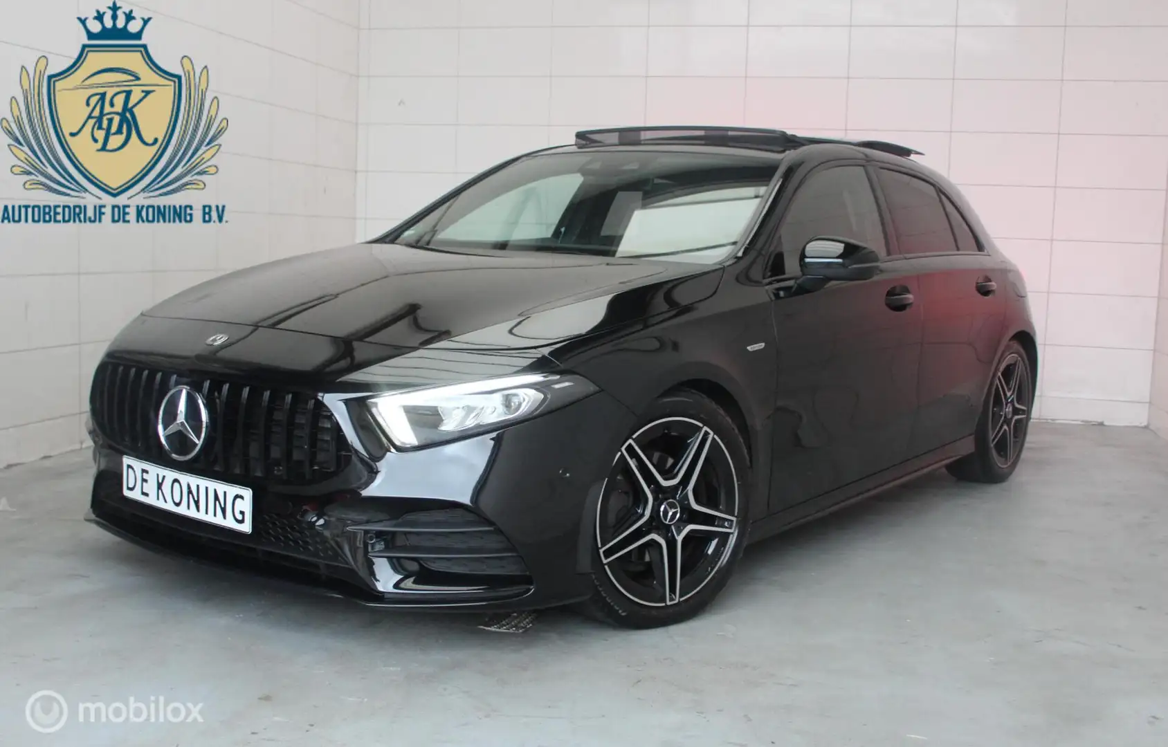 Mercedes-Benz A 180 Premium Plus Ambientlight,PANO Zwart - 1