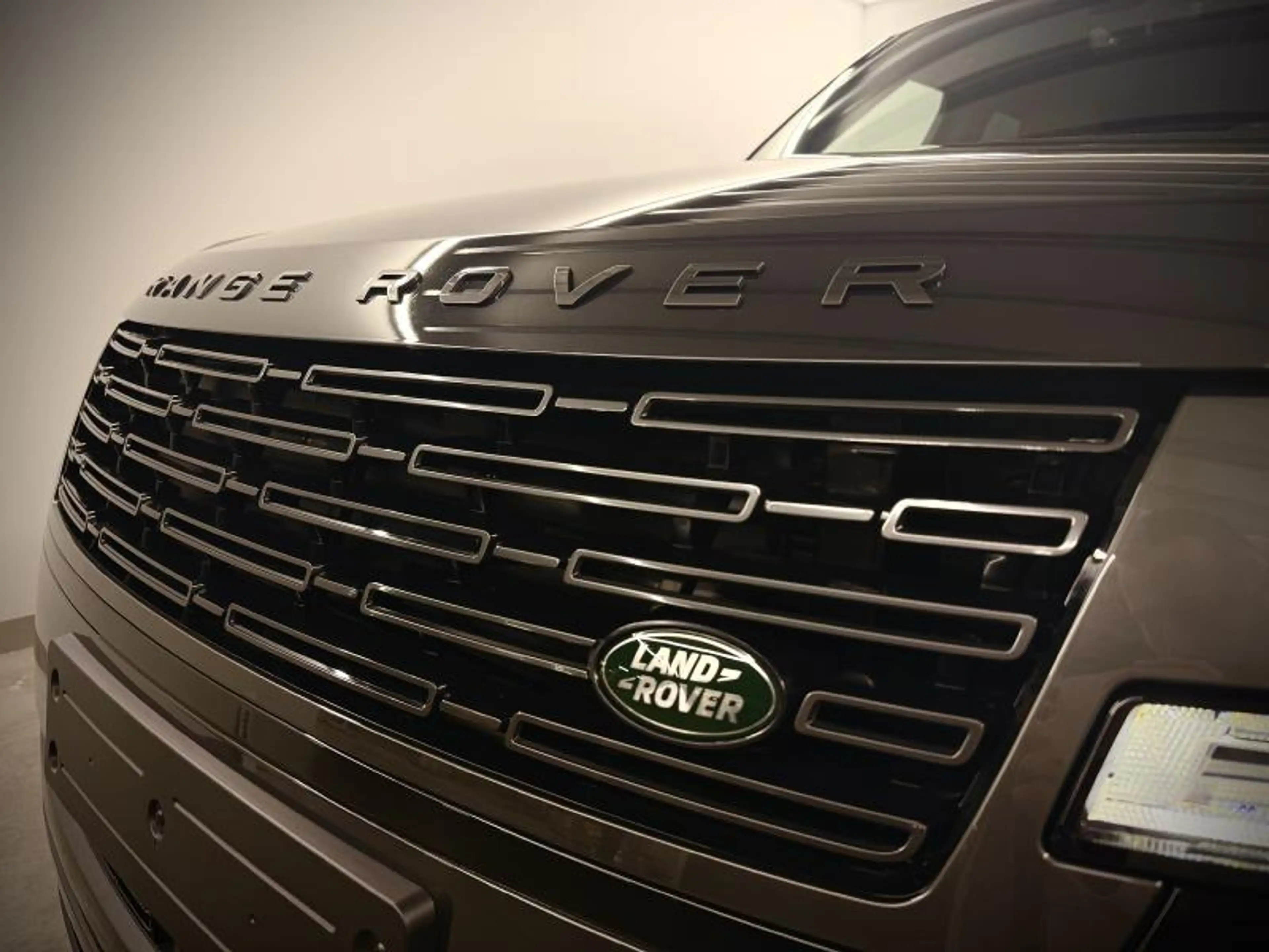 Land Rover Range Rover P460e HSE 27MY — photo 9