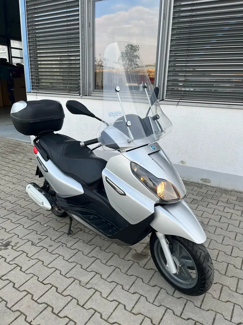 Piaggio X 7 Silver - 2