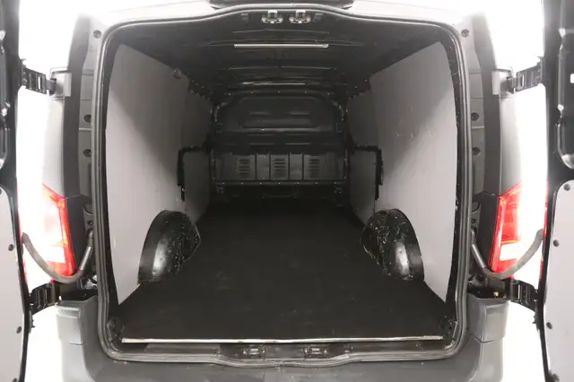 Mercedes-Benz Vito view 3