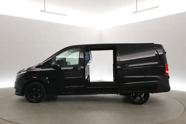 Mercedes-Benz Vito view 4
