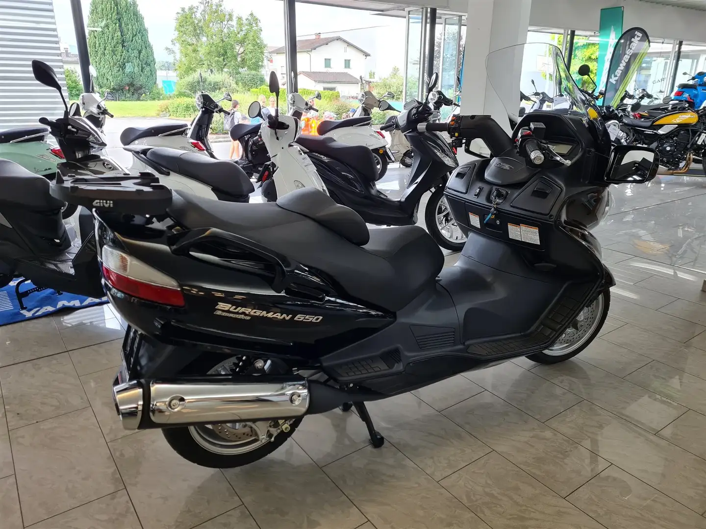 Suzuki Burgman 650 Schwarz - 2