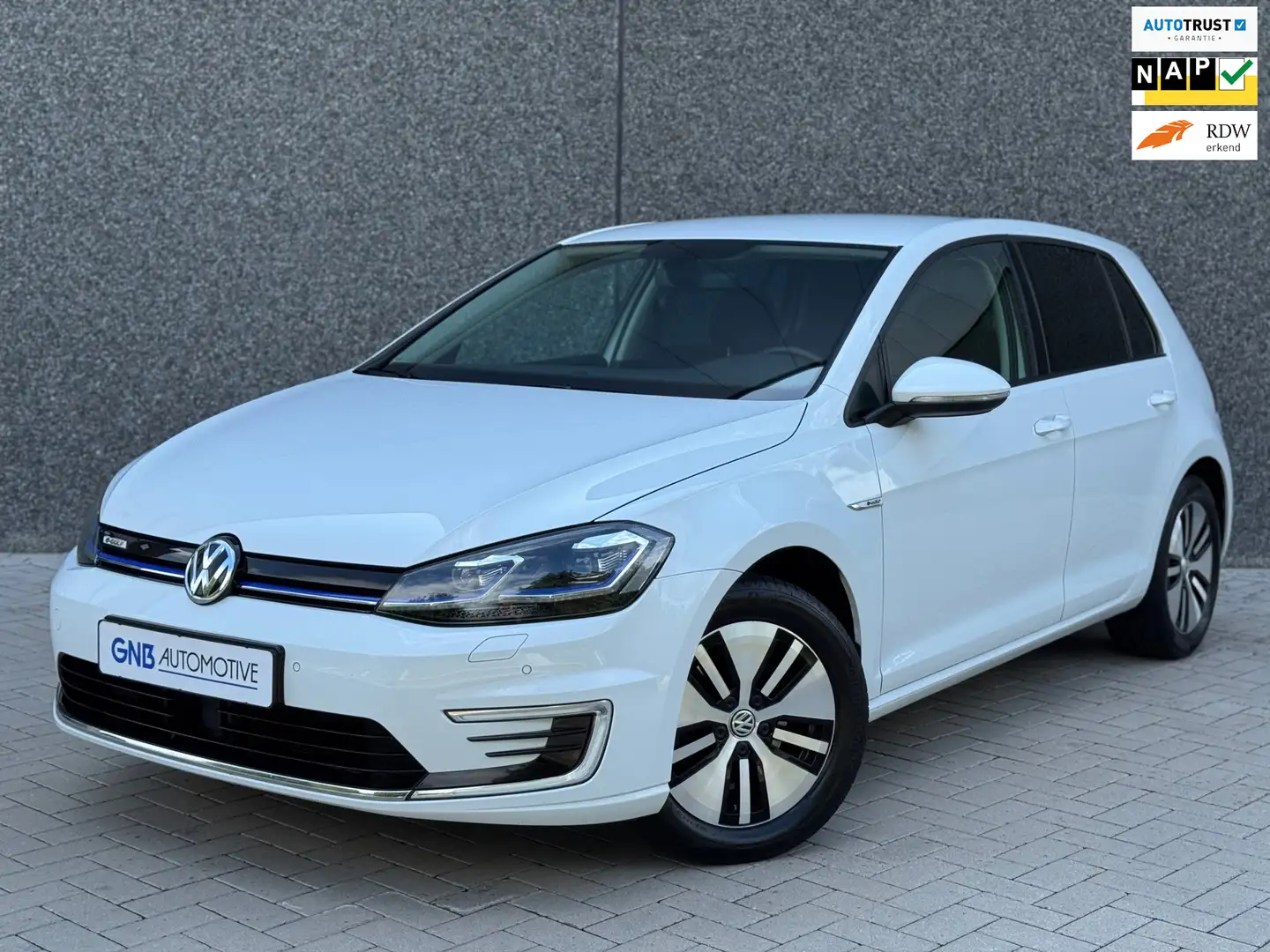 Volkswagen e-Golf E-DITION | Carplay | ACC | Stoelverwarming | Parke Wit - 1