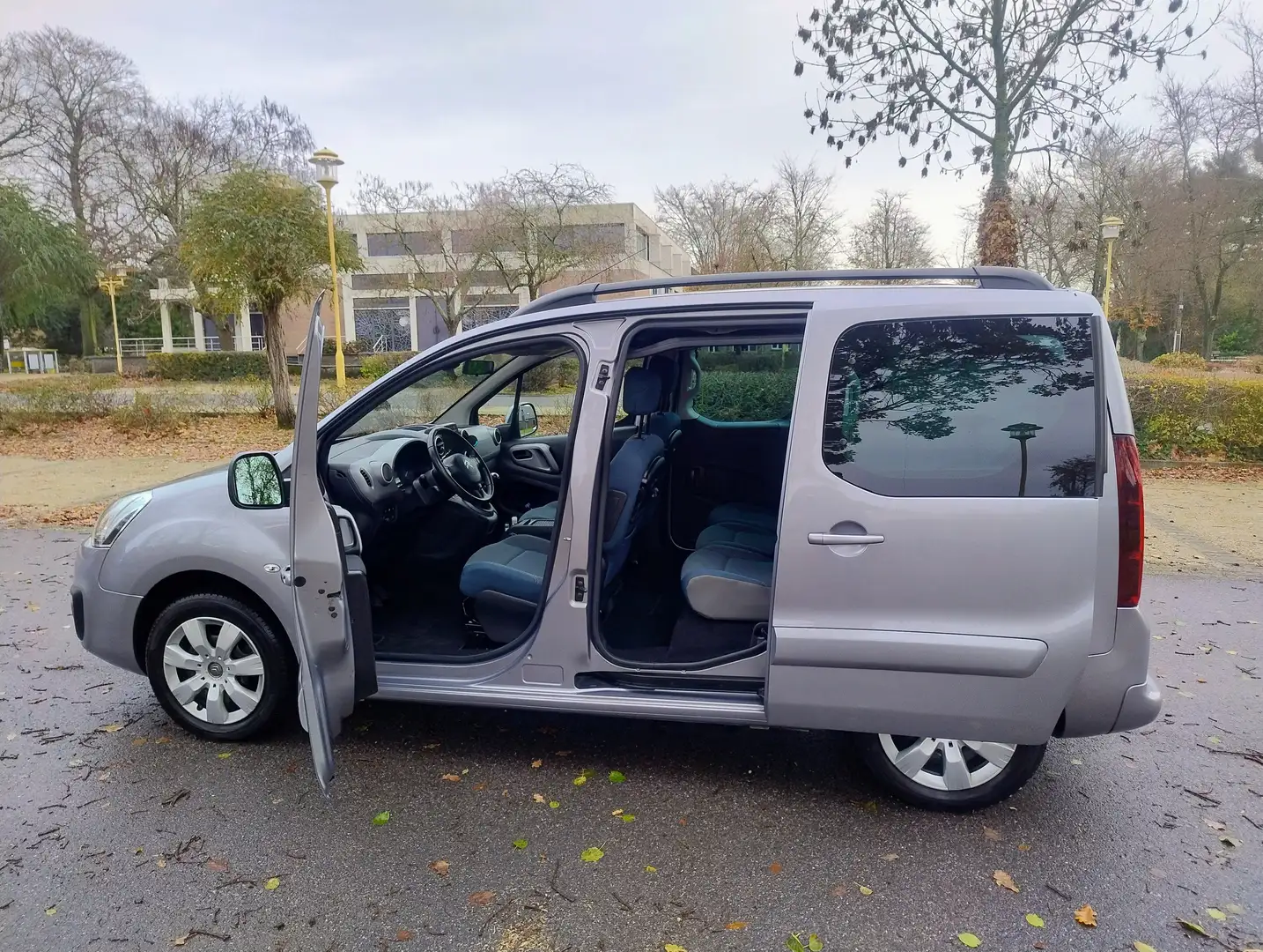 Citroen Berlingo Berlingo Multispace PureTech 110 SHINE Ezüst - 1
